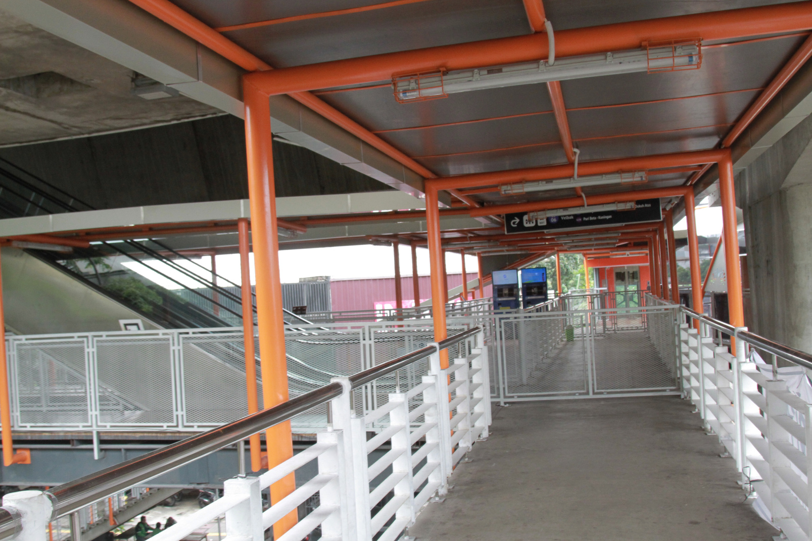 Pembangunan Skywalk Kebayoran Lama telah selesai dan segera diresmikan pekan depan (Ashar/SinPo.id)