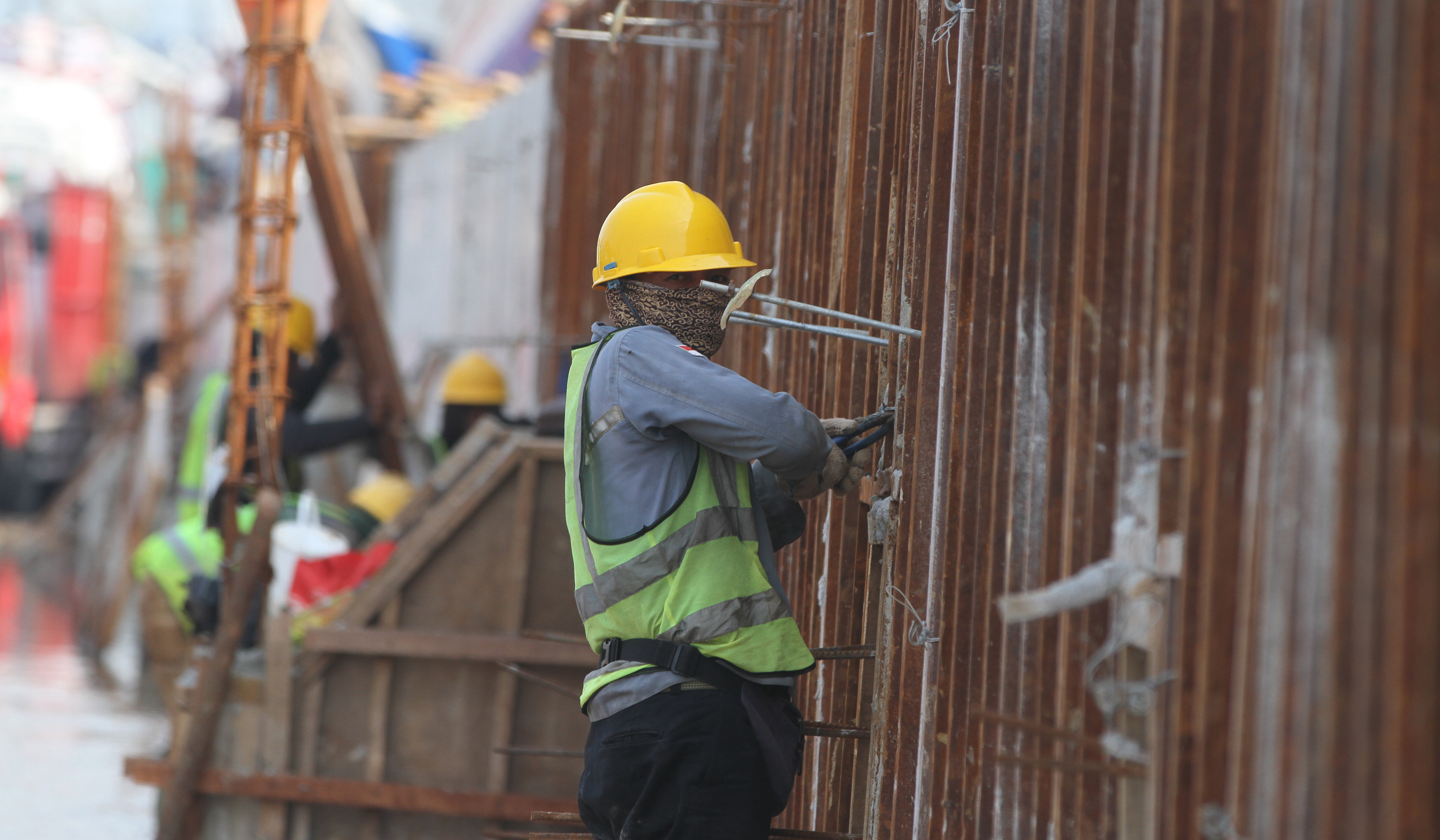Pembangunan tanggul Pelabuhan Sunda Kelapa. (Agus Priatna/SinPo.id)