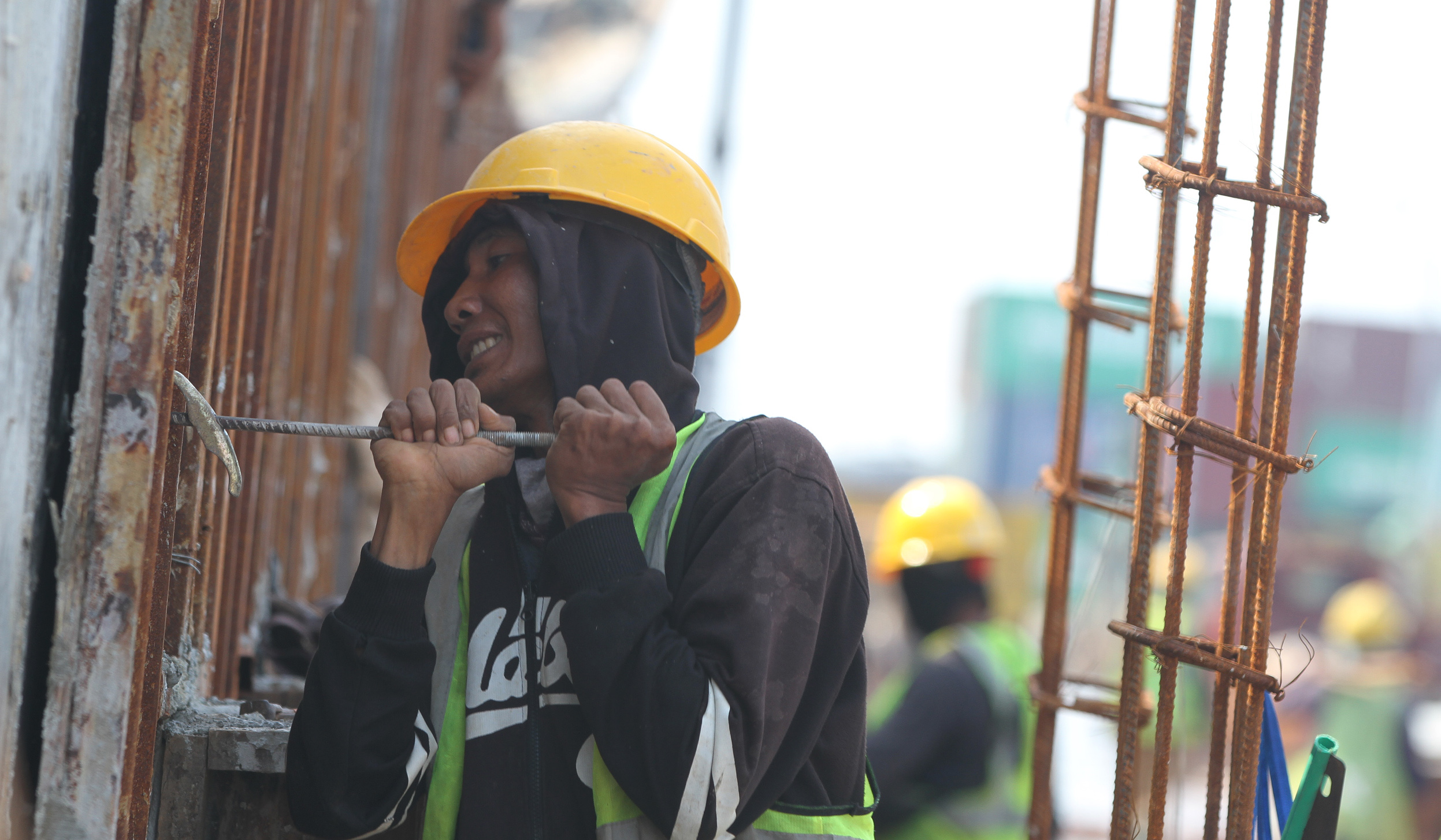 Pembangunan tanggul Pelabuhan Sunda Kelapa. (Agus Priatna/SinPo.id)