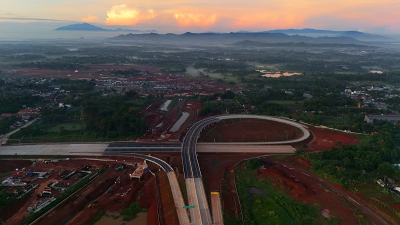 Konstruksi Jalan Tol sepanjang 5,40 Km dengan progres  telah mencapai tahap akhir penyelesaian, ditargetkan selesai konstruksi dan dapat dioperasikan pada Kuartal 3 tahun 2024 (Ashar/SinPo.id)