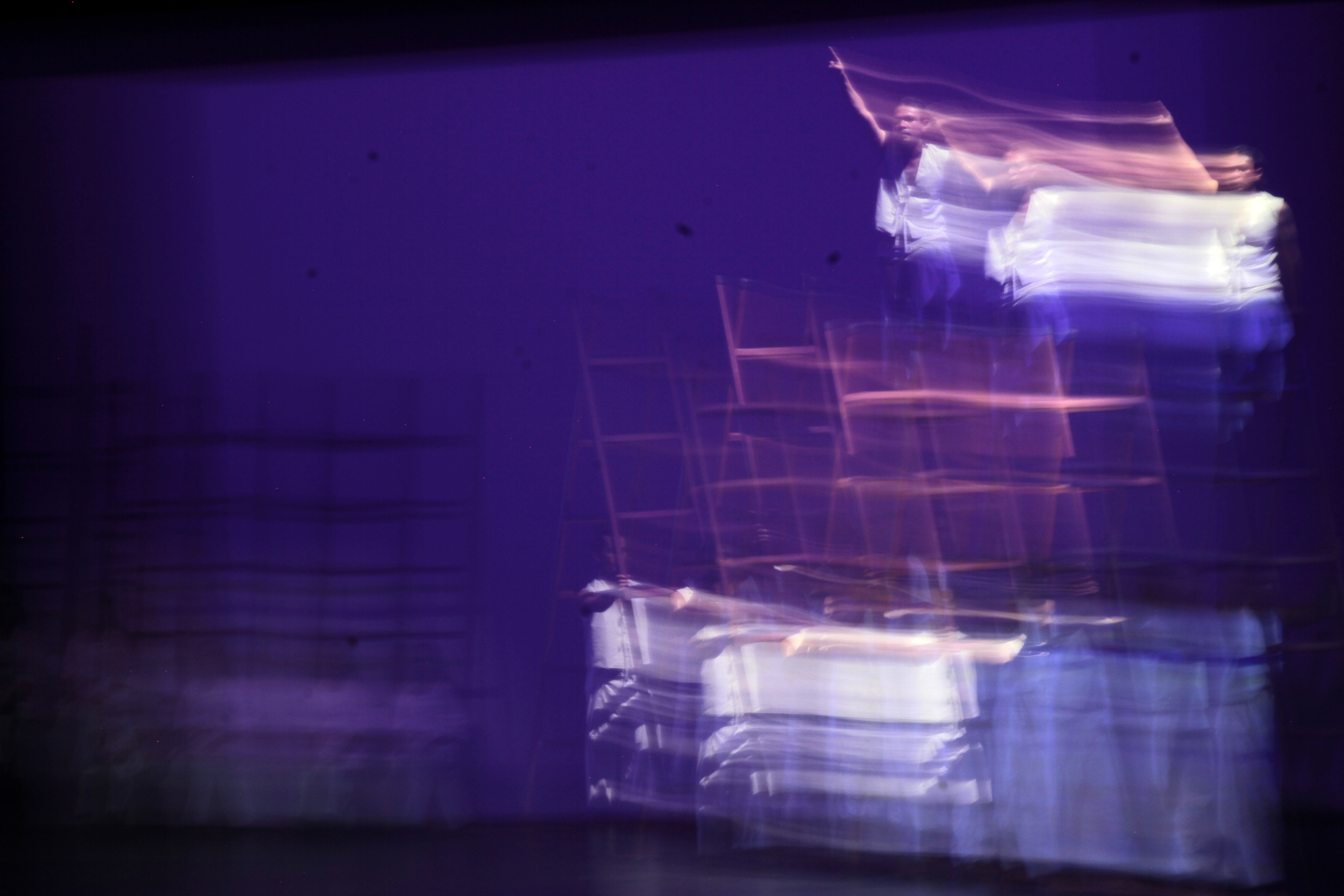 Pementasan Teater Under The Vulcano (Ashar/SinPo.id)