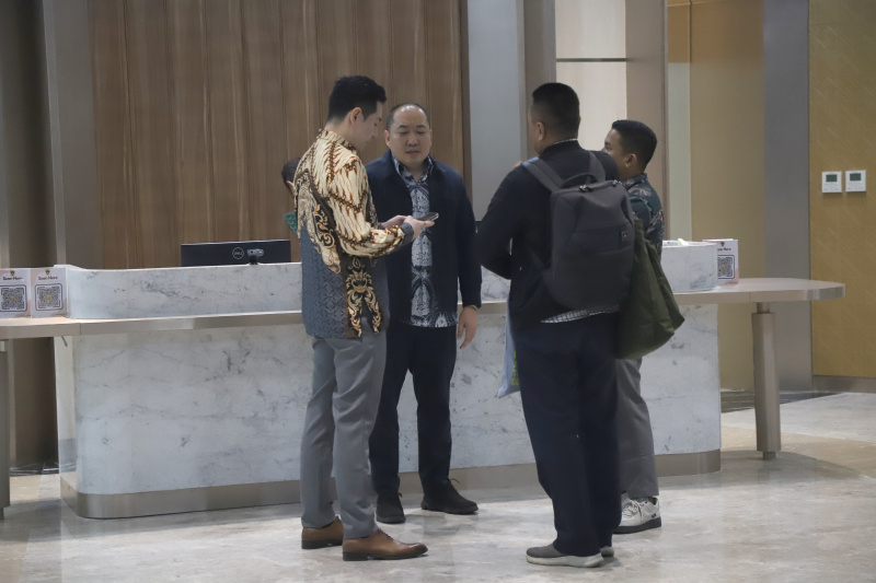 Direktur Sritex Iwan Kurniawan Lukminto setelah menjalani pemeriksaan keempat oleh kejagung terkait kasusPT Sritex yang merugikan negara Rp.692 miliar (Ashar/SinPo.id)
