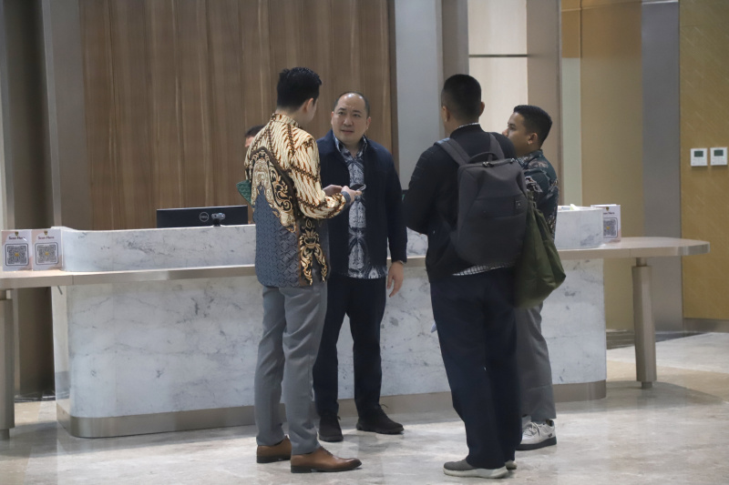 Direktur Sritex Iwan Kurniawan Lukminto setelah menjalani pemeriksaan keempat oleh kejagung terkait kasusPT Sritex yang merugikan negara Rp.692 miliar (Ashar/SinPo.id)