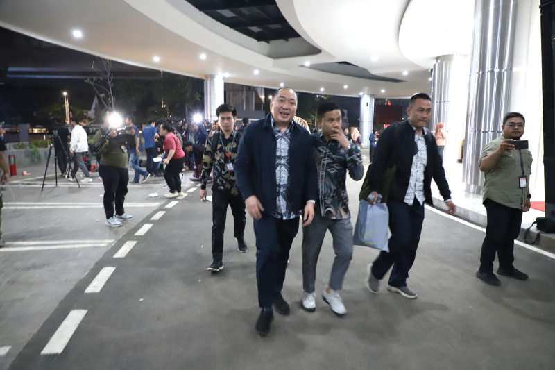 Direktur Sritex Iwan Kurniawan Lukminto setelah menjalani pemeriksaan keempat oleh kejagung terkait kasusPT Sritex yang merugikan negara Rp.692 miliar (Ashar/SinPo.id)