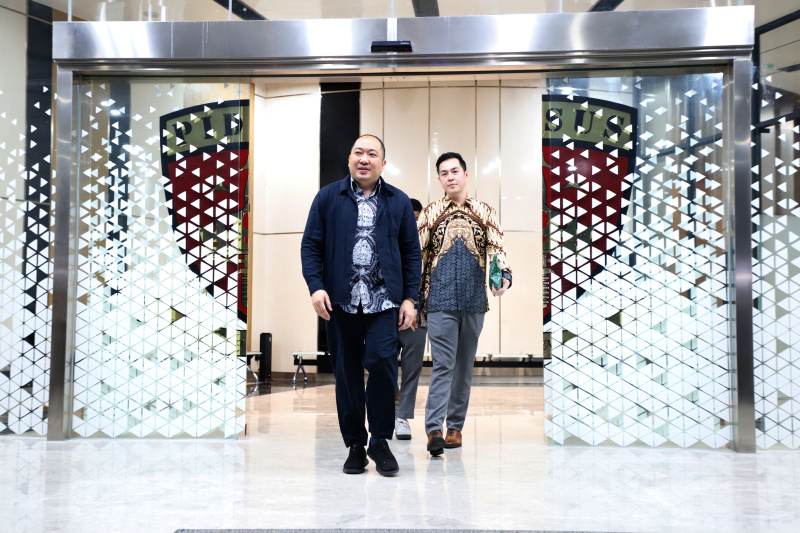 Direktur Sritex Iwan Kurniawan Lukminto setelah menjalani pemeriksaan keempat oleh kejagung terkait kasusPT Sritex yang merugikan negara Rp.692 miliar (Ashar/SinPo.id)