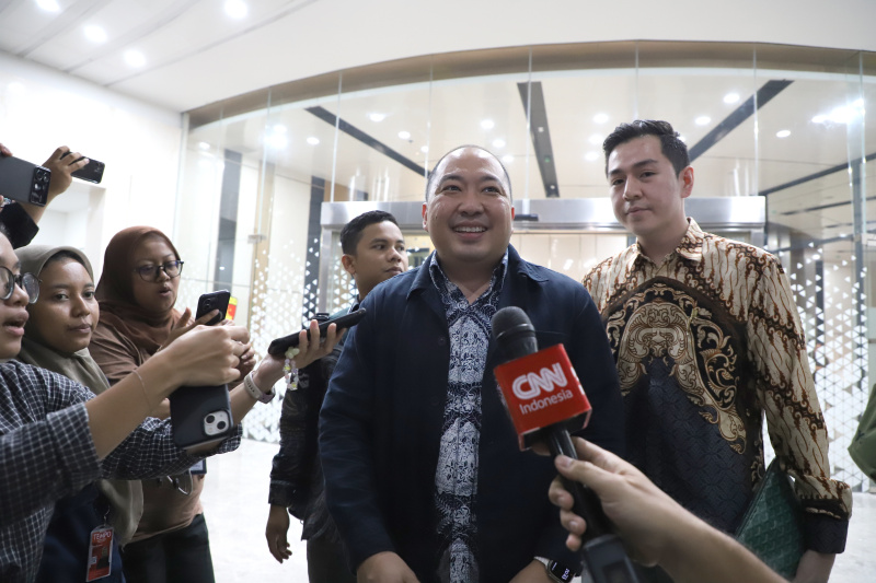 Direktur Sritex Iwan Kurniawan Lukminto setelah menjalani pemeriksaan keempat oleh kejagung terkait kasusPT Sritex yang merugikan negara Rp.692 miliar (Ashar/SinPo.id)