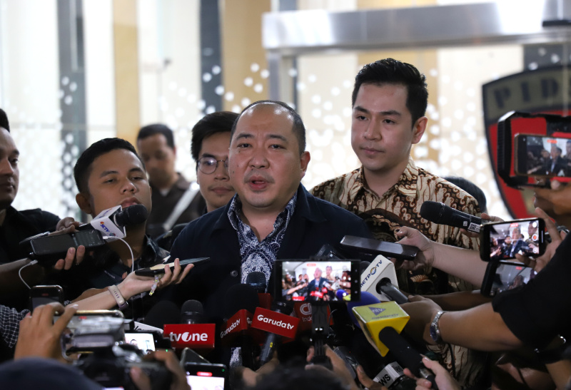 Direktur Sritex Iwan Kurniawan Lukminto setelah menjalani pemeriksaan keempat oleh kejagung terkait kasusPT Sritex yang merugikan negara Rp.692 miliar (Ashar/SinPo.id)