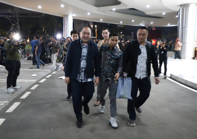 Direktur Sritex Iwan Kurniawan Lukminto setelah menjalani pemeriksaan keempat oleh kejagung terkait kasusPT Sritex yang merugikan negara Rp.692 miliar (Ashar/SinPo.id)