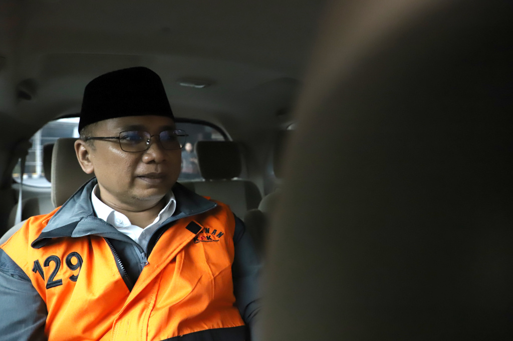 Eks Menteri Agama Yaqut Cholil Qoumas usai menjalani pemeriksaan oleh penyidik KPK (Ashar/SinPo.id)