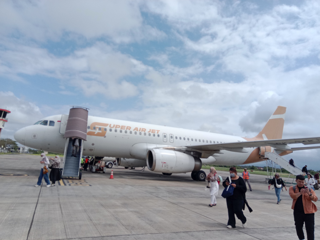 Pemerintah akan berencana memberikan diskon tiket pesawat menjelang natal dan akhir tahun (Ashar/SinPo.id)