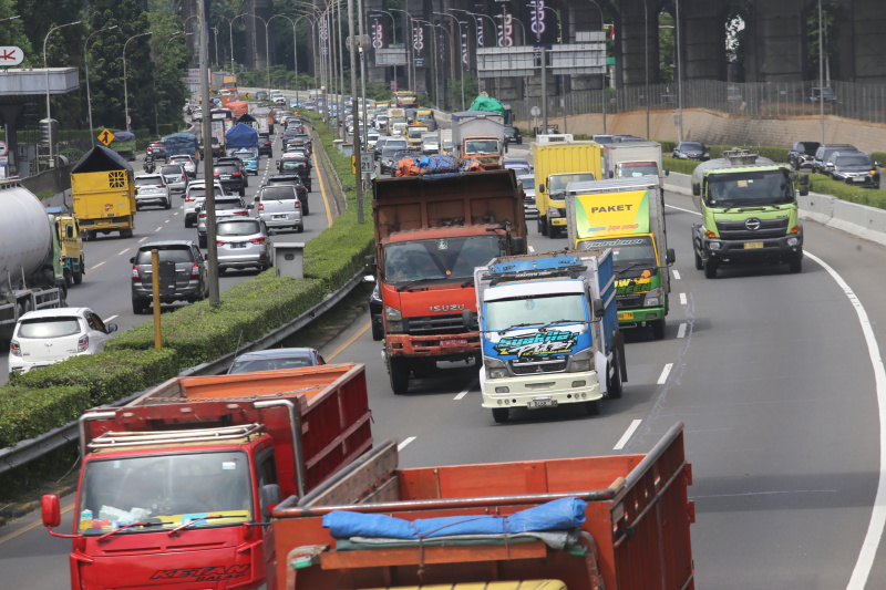 Pemerintah akan menindak tegas truck yang bermuatan lebih yamg sering mengalami kecelakaan (Ashar/SinPo.id)