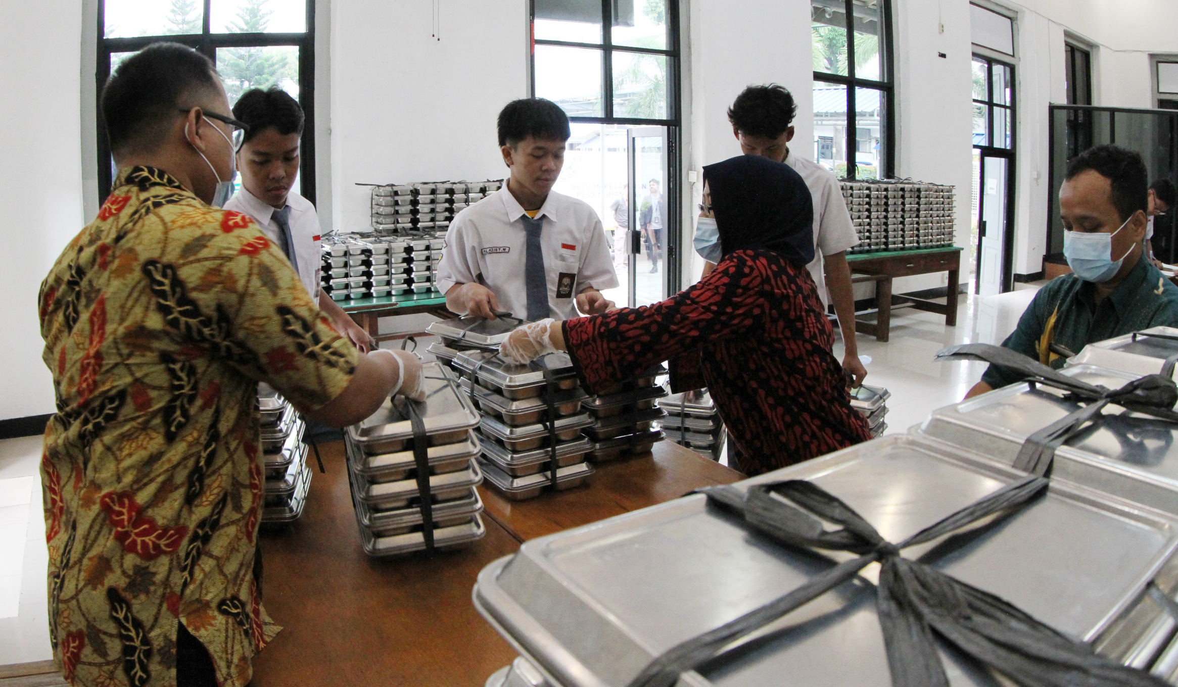 Penyaluran MBG di SMKN 1 Jakarta. (Agus Priatna/SinPo.id)