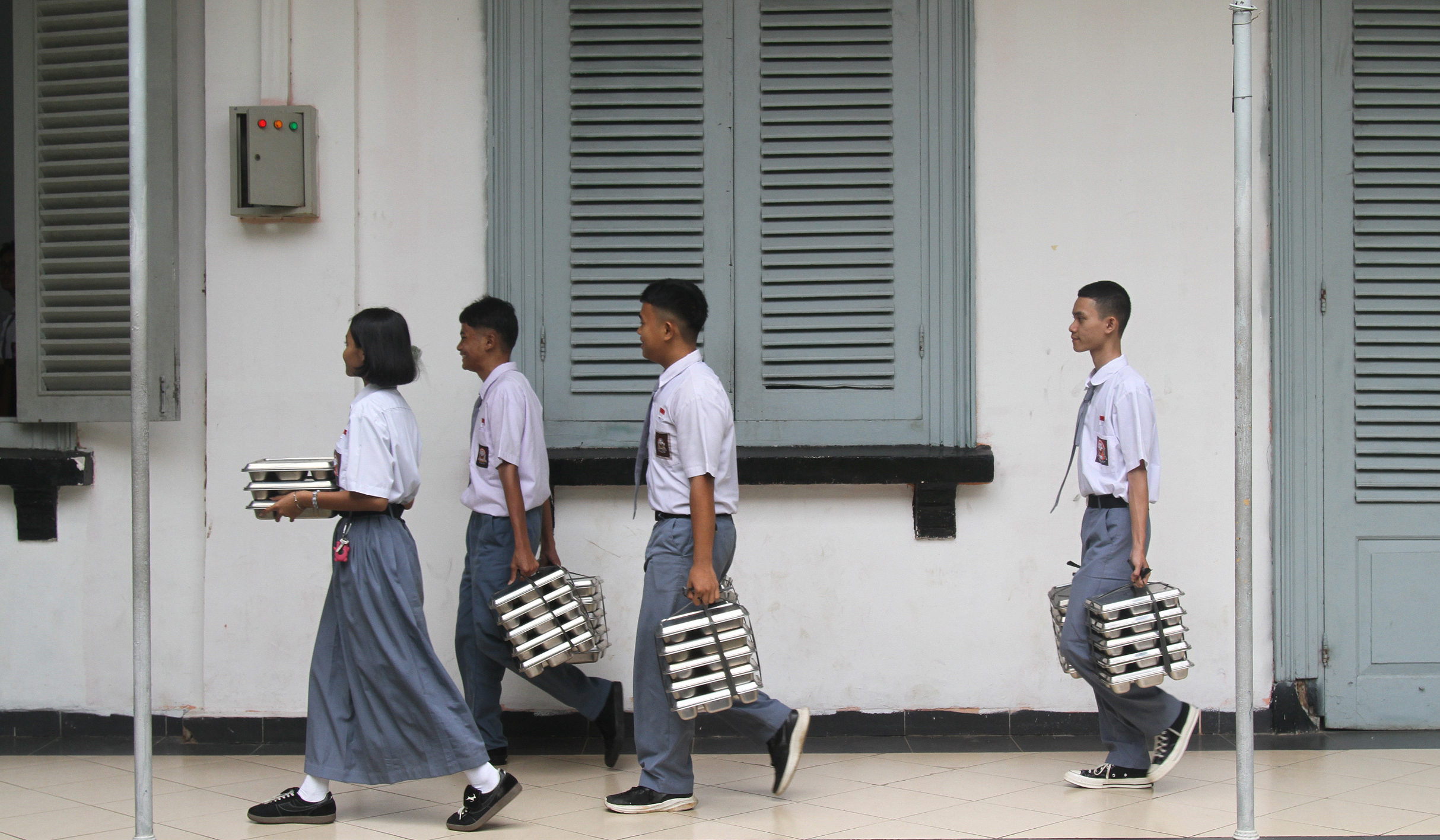 Penyaluran MBG di SMKN 1 Jakarta. (Agus Priatna/SinPo.id)