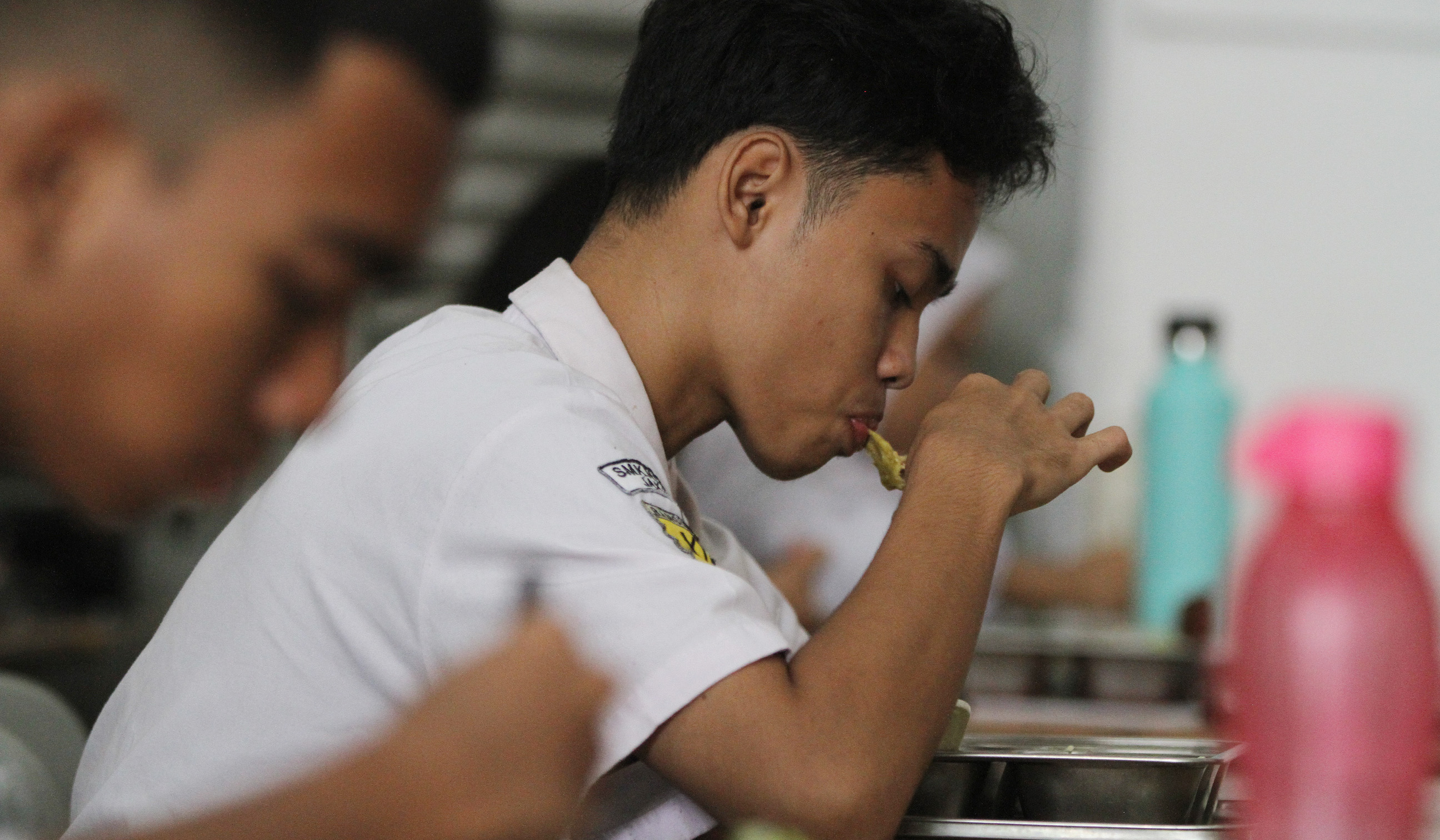 Penyaluran MBG di SMKN 1 Jakarta. (Agus Priatna/SinPo.id)