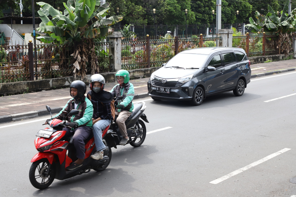 Pemerintah resmi menurunkan tarif potongan ojek online dari 20 persen menjadi 8 persen (Ashar/SinPo.id)