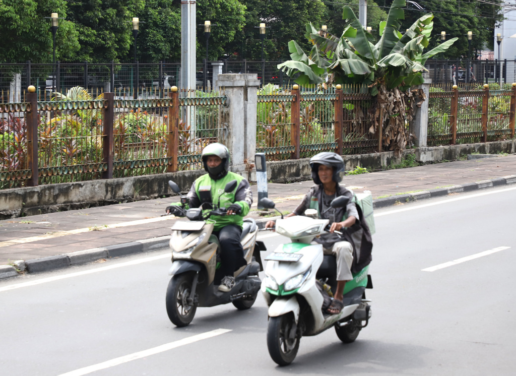 Pemerintah resmi menurunkan tarif potongan ojek online dari 20 persen menjadi 8 persen (Ashar/SinPo.id)