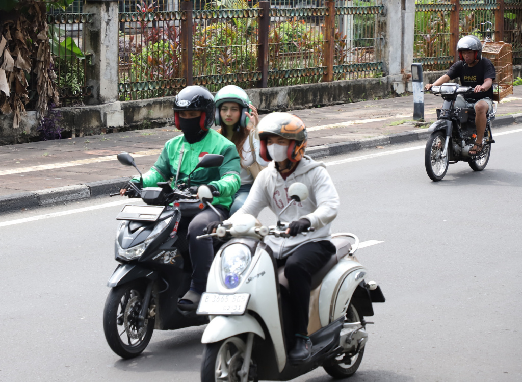 Pemerintah resmi menurunkan tarif potongan ojek online dari 20 persen menjadi 8 persen (Ashar/SinPo.id)