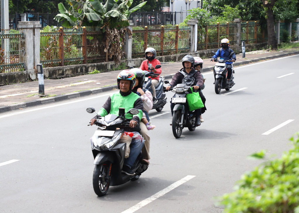 Pemerintah resmi menurunkan tarif potongan ojek online dari 20 persen menjadi 8 persen (Ashar/SinPo.id)