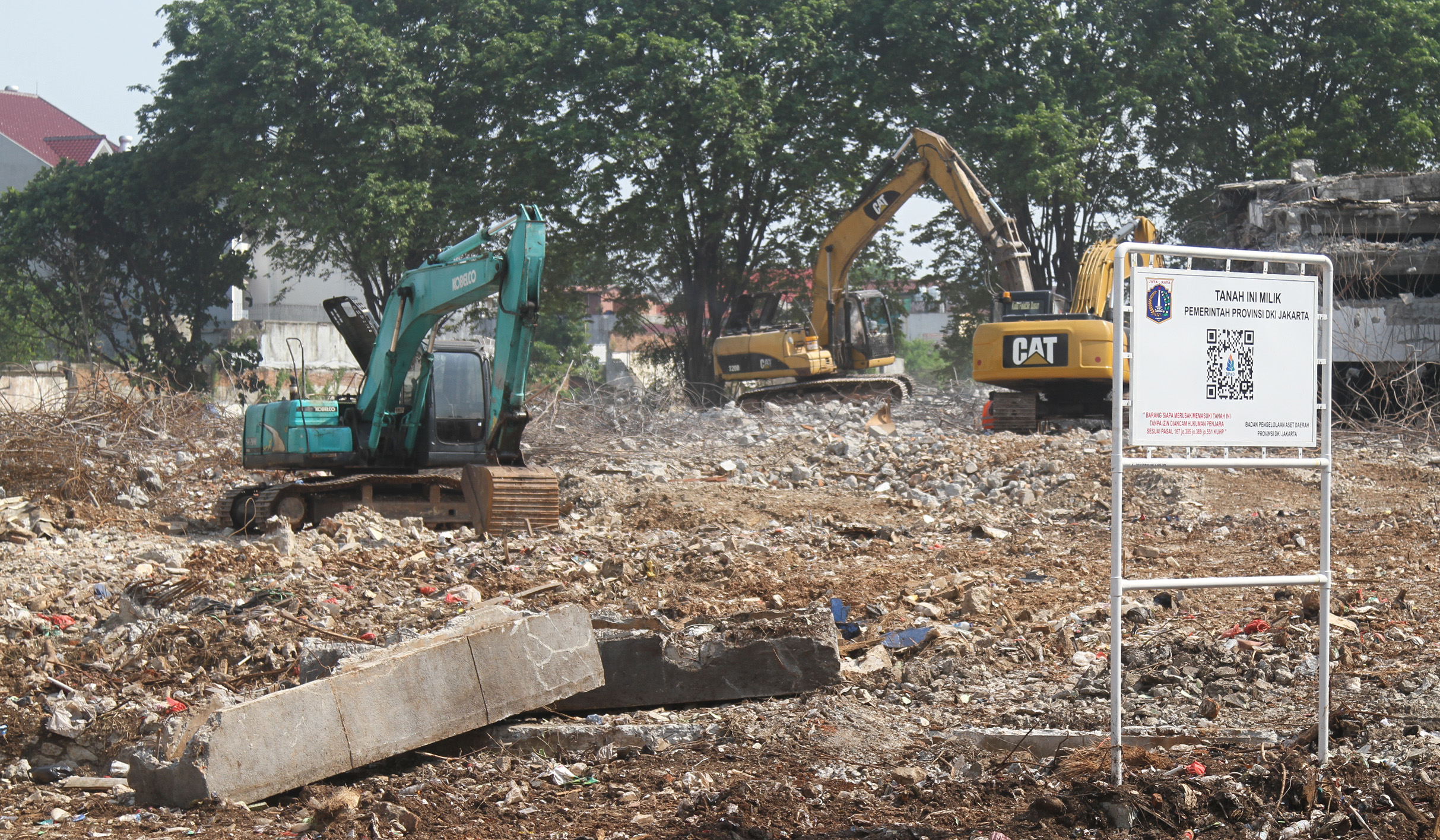 Pembongkaran lahan Sumber Waras. (Agus Priatna/SinPo.id)
