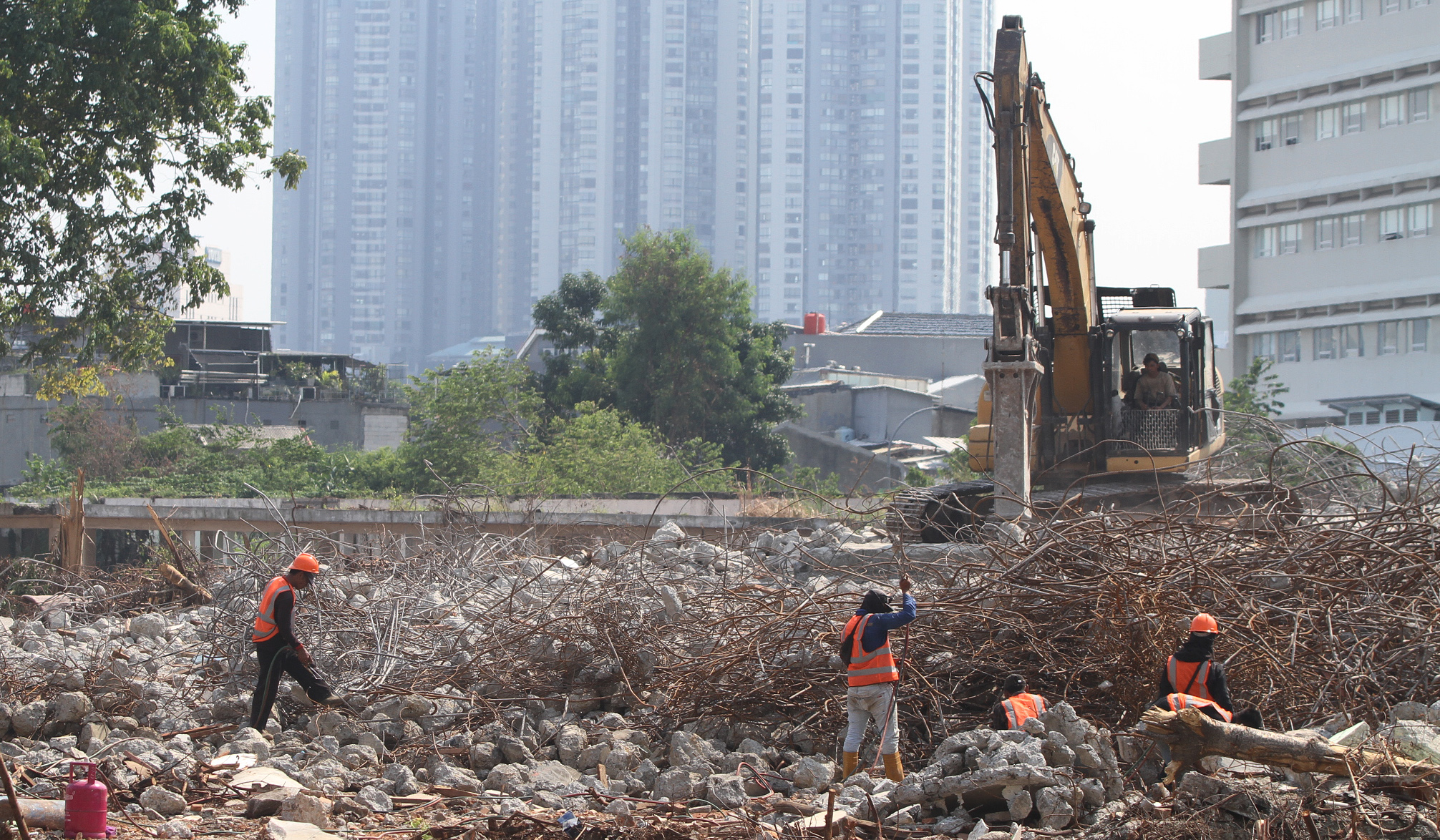 Pembongkaran lahan Sumber Waras. (Agus Priatna/SinPo.id)