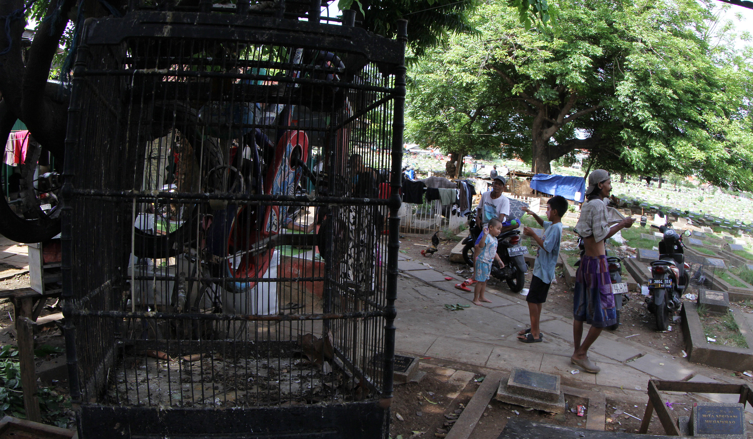 Suasana TPU Kober Jatinegara. (Agus Priatna/SinPo.id)