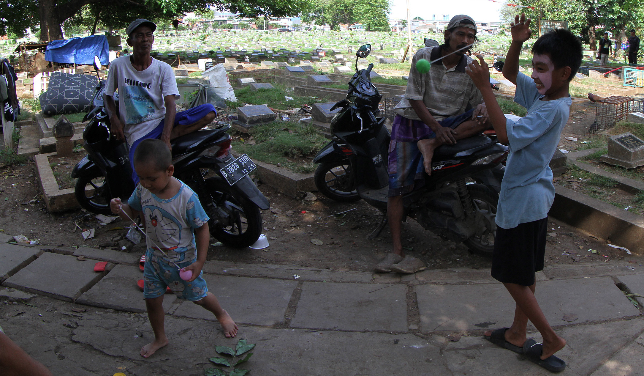 Suasana TPU Kober Jatinegara. (Agus Priatna/SinPo.id)