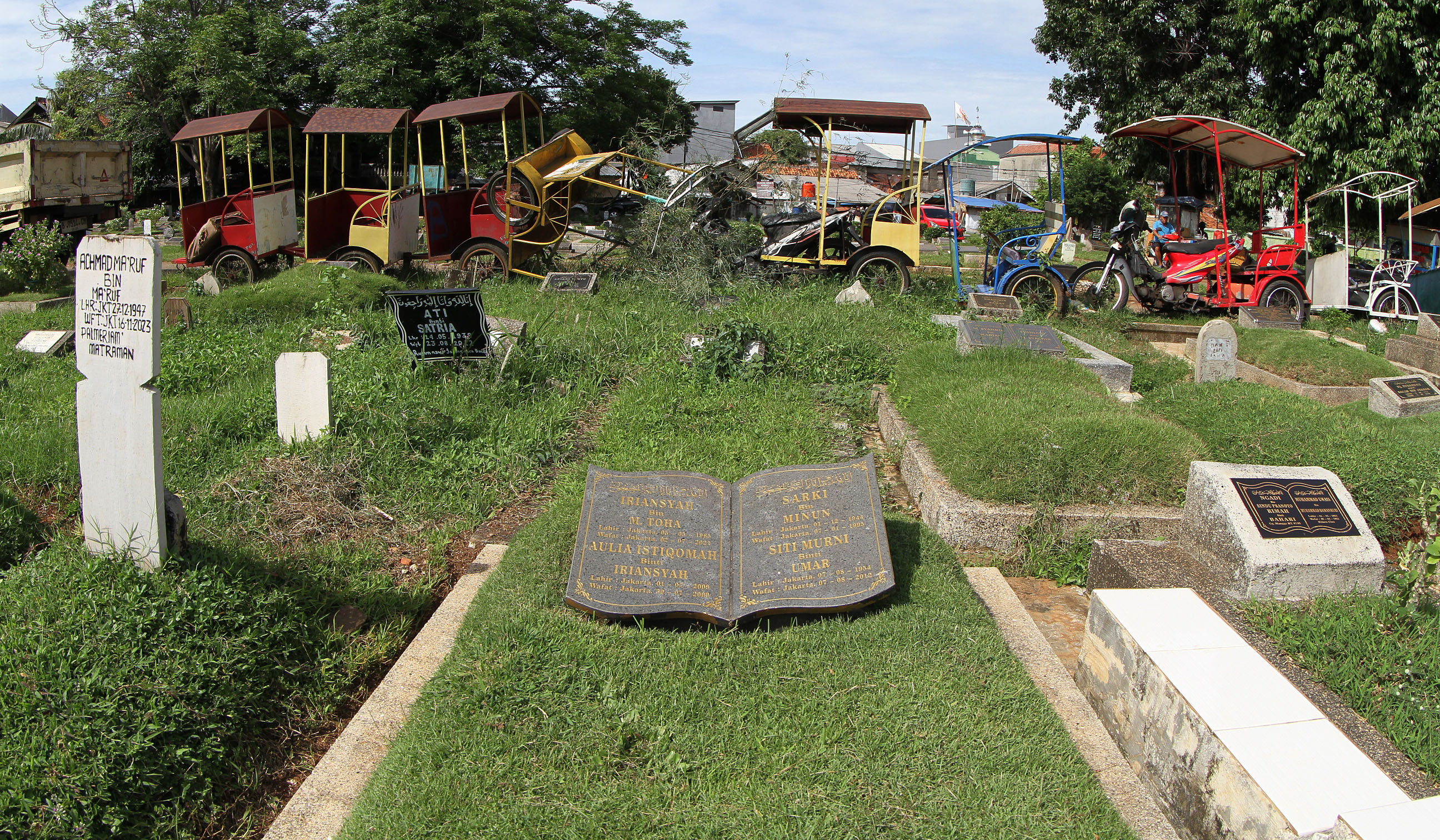 Suasana TPU Kober Jatinegara. (Agus Priatna/SinPo.id)
