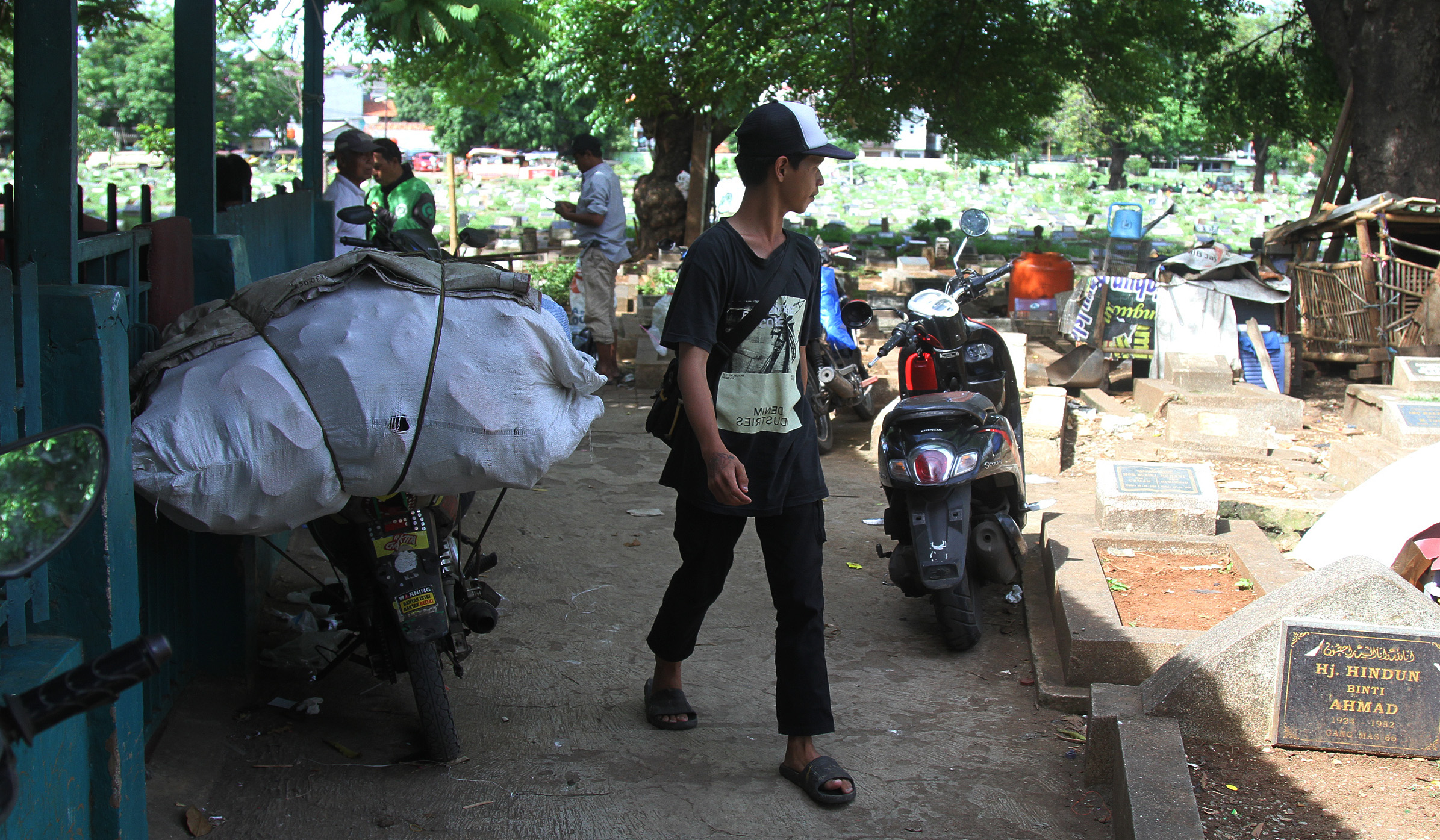 Suasana TPU Kober Jatinegara. (Agus Priatna/SinPo.id)