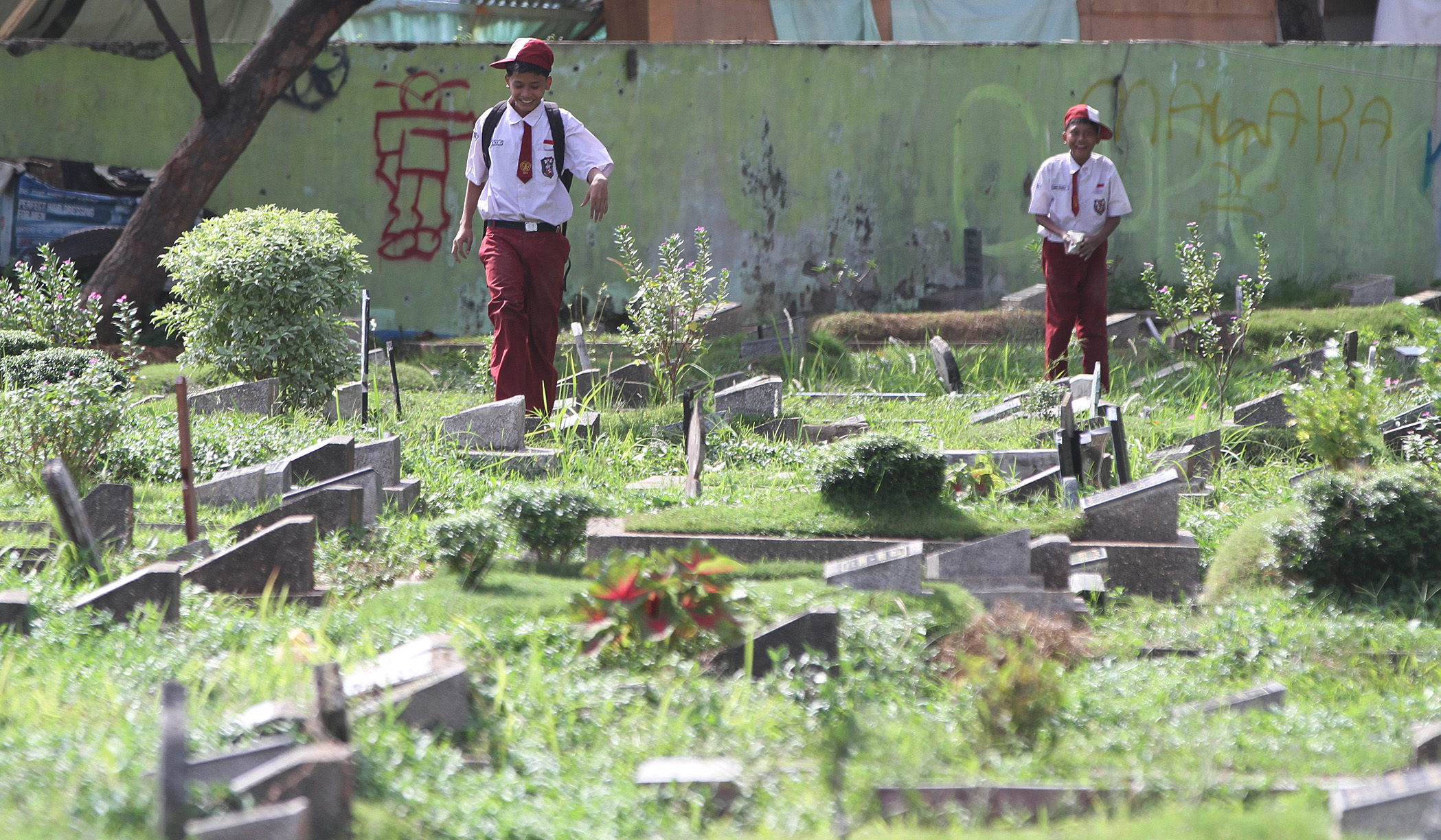 Suasana TPU Kober Jatinegara. (Agus Priatna/SinPo.id)