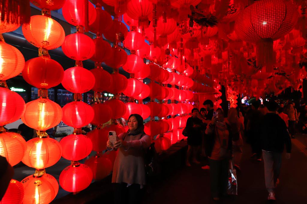 Pemprov DKI Gelar Jakarta Light Festival dalam sambut perayaan Tahun Baru Imlek 2577 Kuda Api (Ashar/SinPo.id)