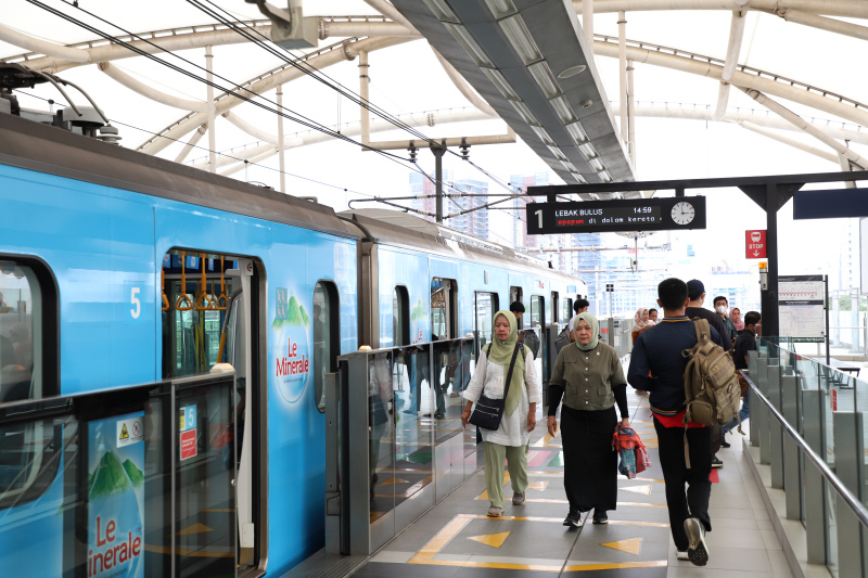 Pemprov DKI Jakarta akan berencana memperluas cakupan transportasi gratis yang awalnya untuk Transjakarta kini akan diperluas layanin gratis hingga MRT dan LRT (Ashar/SinPo.id)