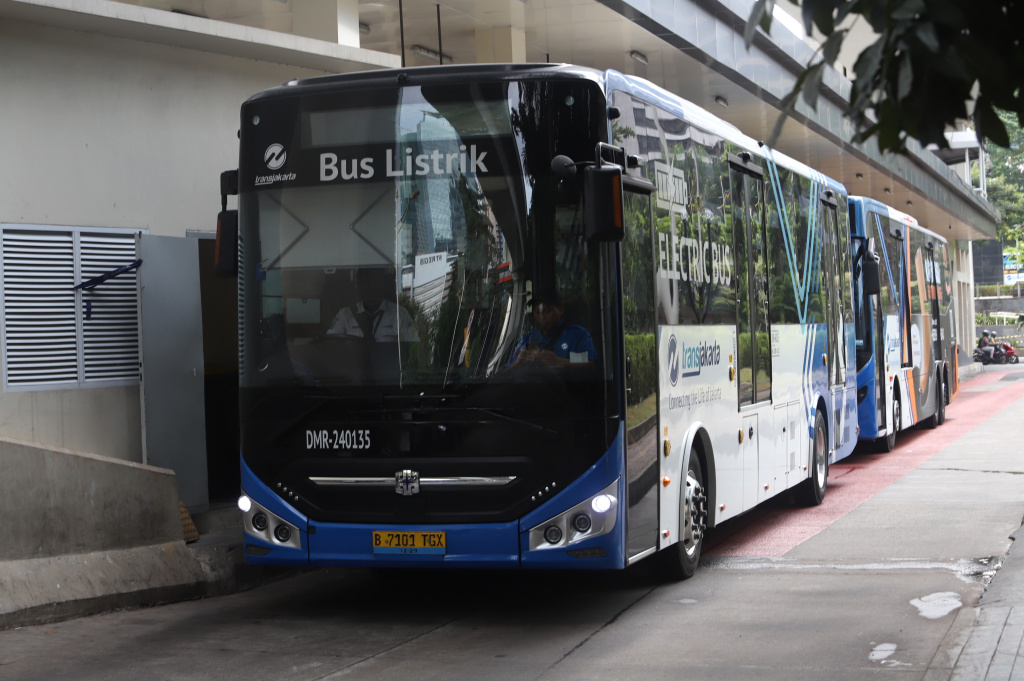 Pemprov DKI Jakarta akan berencana menambah 200 armada bus listrik secara bertahap (Ashar/SinPo.id)