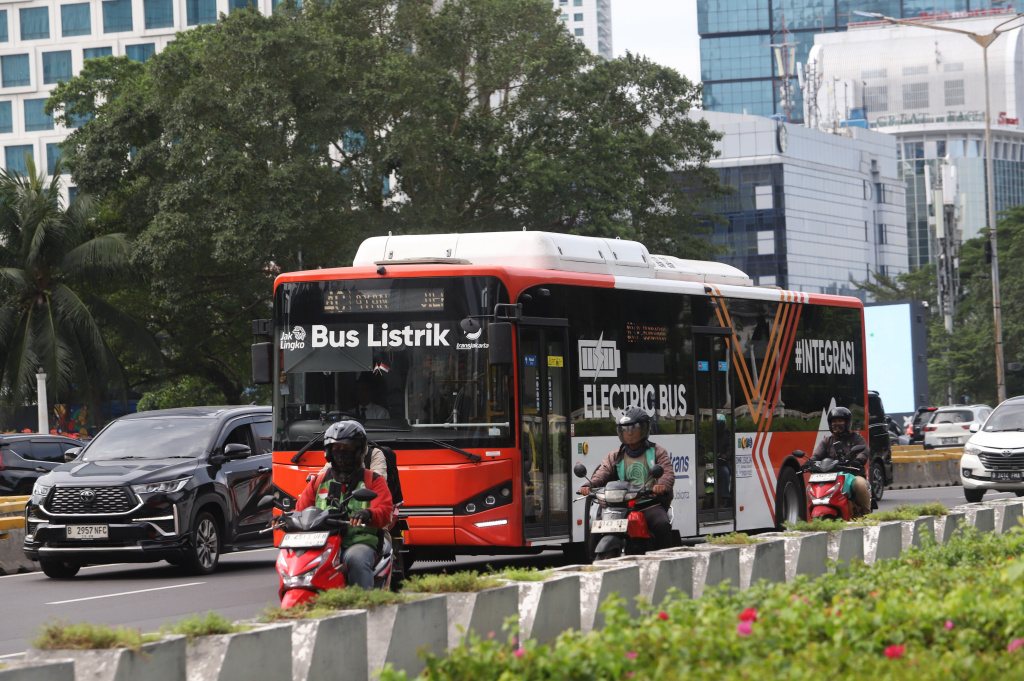 Pemprov DKI Jakarta akan berencana menambah 200 armada bus listrik secara bertahap (Ashar/SinPo.id)
