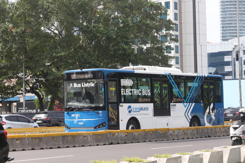 Pemprov DKI Jakarta akan berencana menambah 200 armada bus listrik secara bertahap (Ashar/SinPo.id)