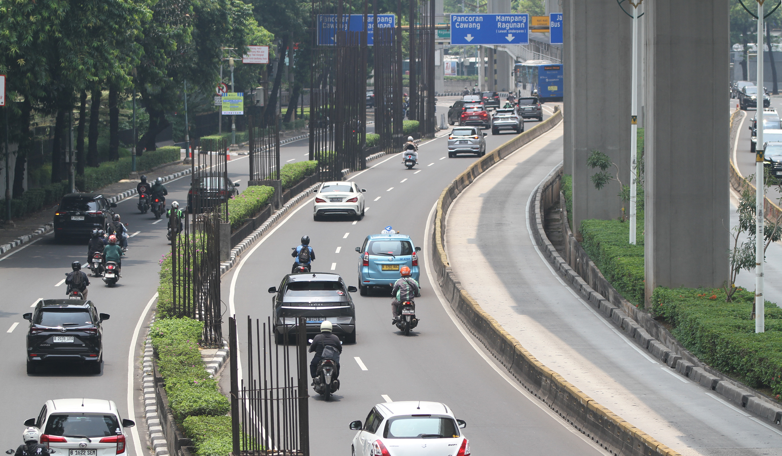 Tiang monorel di jalan HR Rasuna Said, Jakarta. (Agus Priatna/SinPo.id)