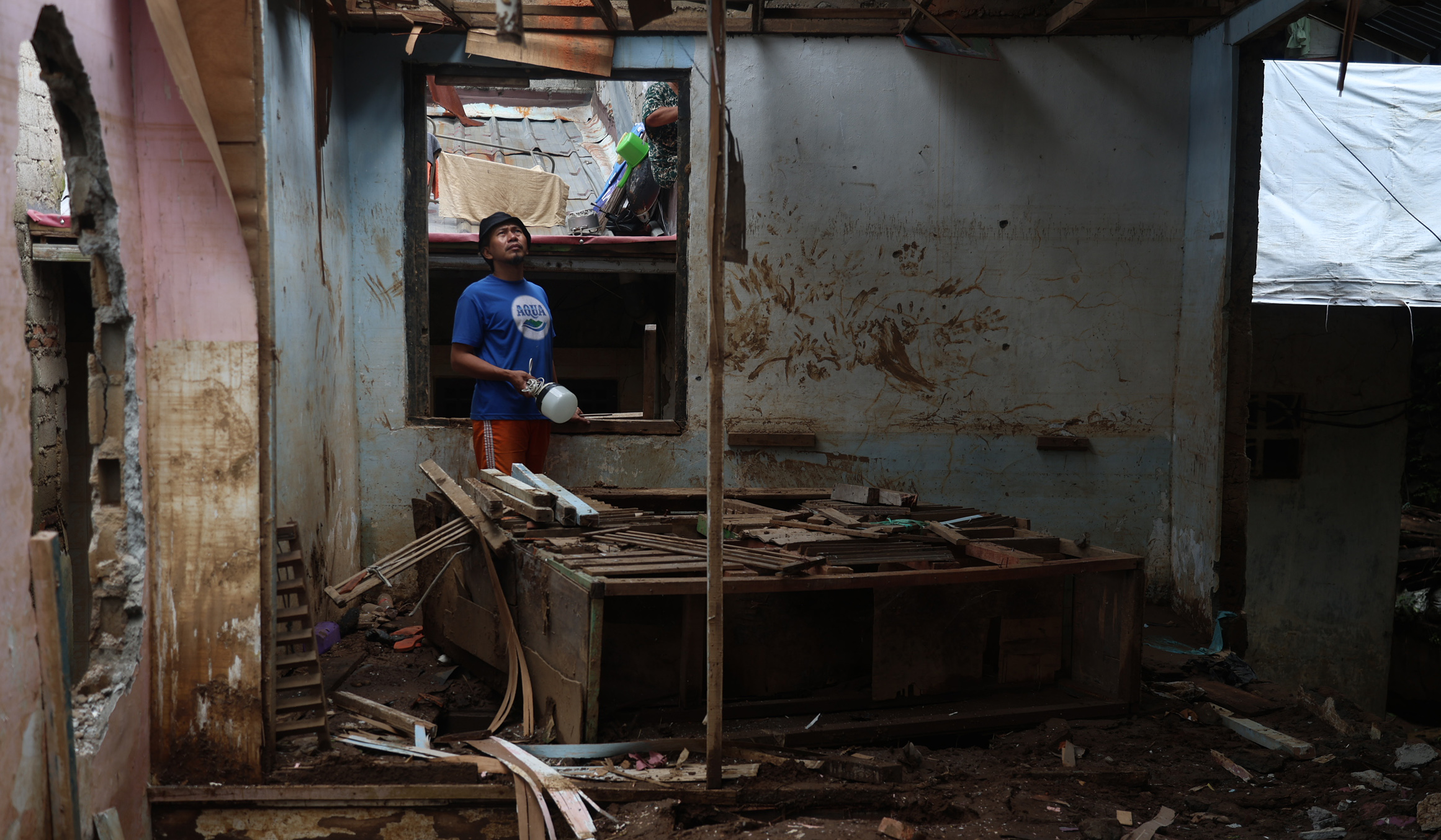 Bangunan tertempel stiker pembebasan lahan. (Agus Priatna/SinPo.id)