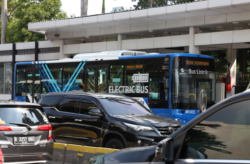 Pemprov DKI Jakarta akan terus menambah armada bus listrik hingga 2000 unit untuk memudahkan transportasi warga Jakarta yang ingin berpergian ke Jabodetabek (Ashar/SinPo.id)
