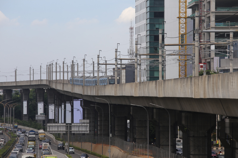 Pemprov DKI Jakarta mencoba meningkatkan pengguna transportasi publik MRT 10 persen untuk setiap tahunnya (Ashar/SinPo.id)
