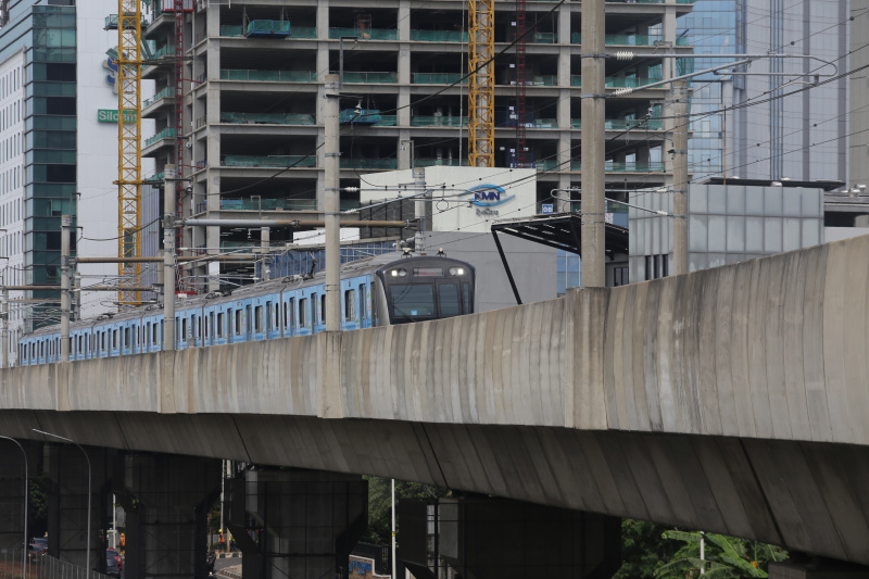 Pemprov DKI Jakarta mencoba meningkatkan pengguna transportasi publik MRT 10 persen untuk setiap tahunnya (Ashar/SinPo.id)