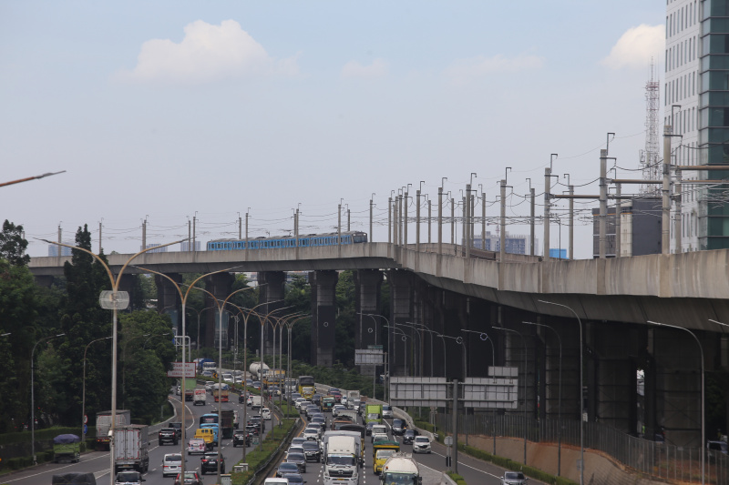 Pemprov DKI Jakarta mencoba meningkatkan pengguna transportasi publik MRT 10 persen untuk setiap tahunnya (Ashar/SinPo.id)