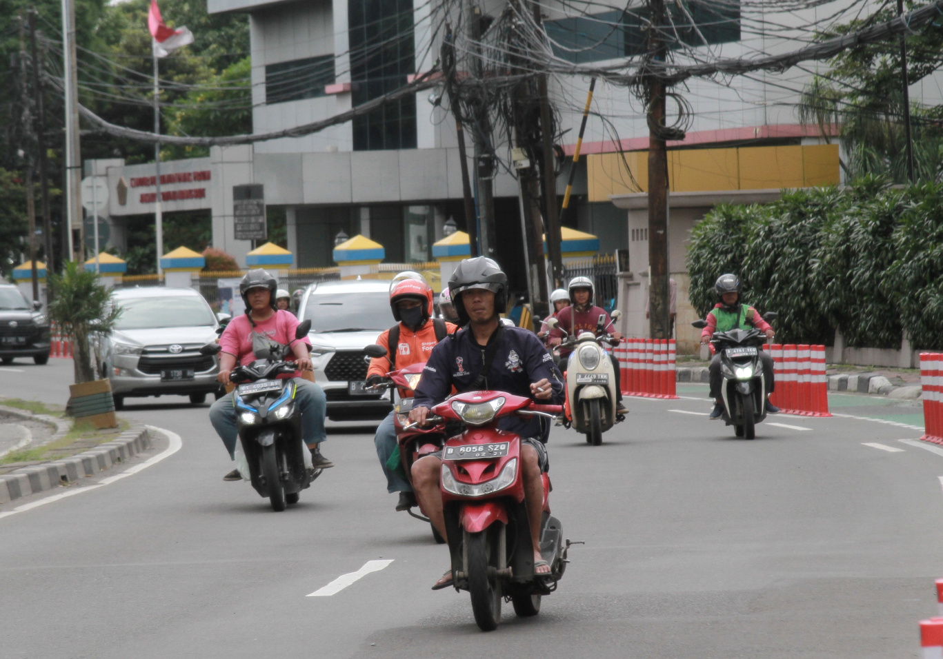 Pemprov DKI Jakarta kaji ulang soal tilang kendaraan tidak lulus uji emisi (Ashar/SinPo.id)
