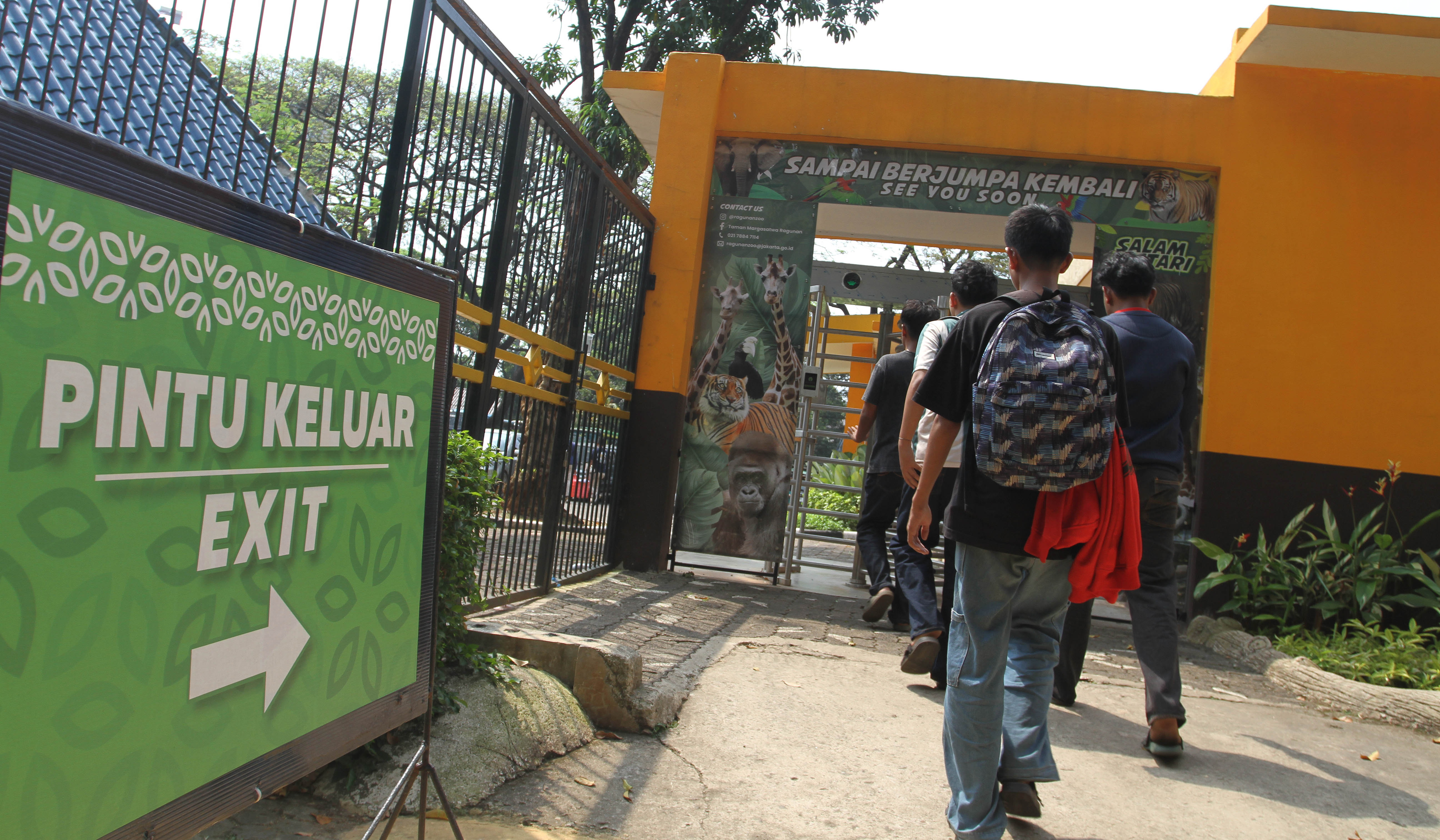 Pengunjung Taman Margasatwa Ragunan. (Agus Priatna/SinPo.id)