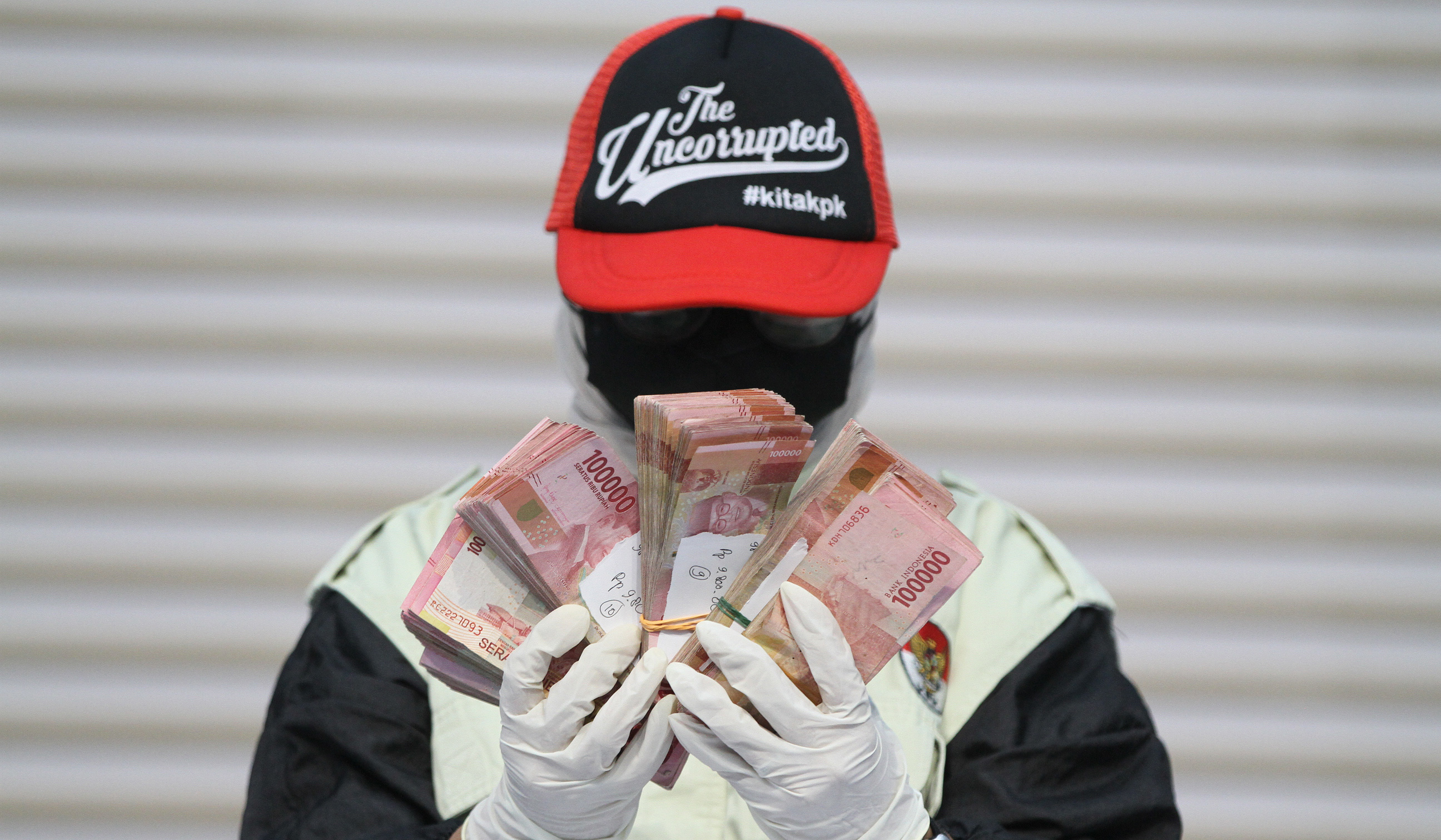 Konferensi pers penahanan pejabat Kejari. (Agus Priatna/SinPo.id)