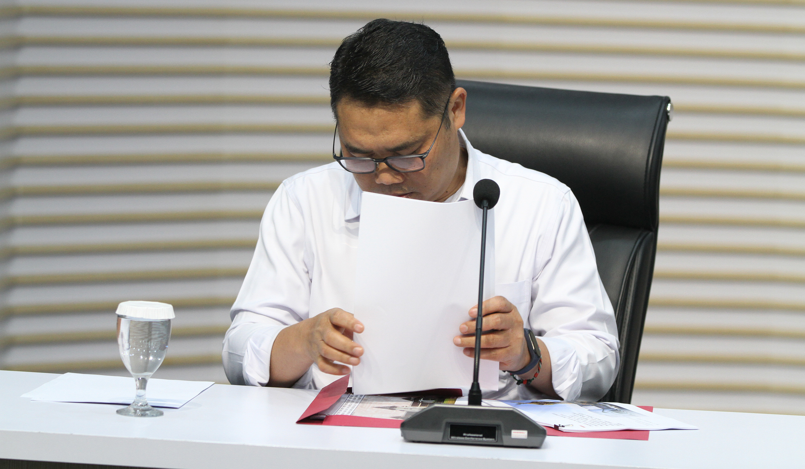 Konferensi pers penahanan pejabat Kejari. (Agus Priatna/SinPo.id)