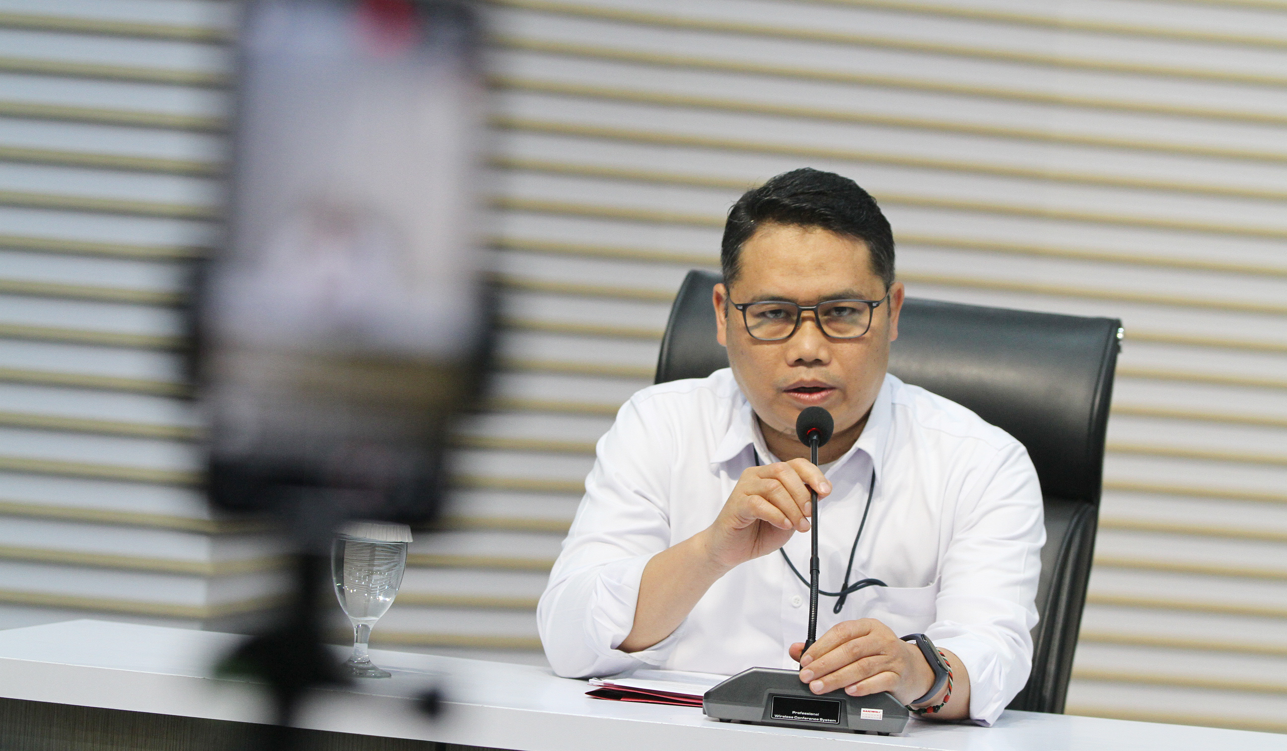 Konferensi pers penahanan pejabat Kejari. (Agus Priatna/SinPo.id)