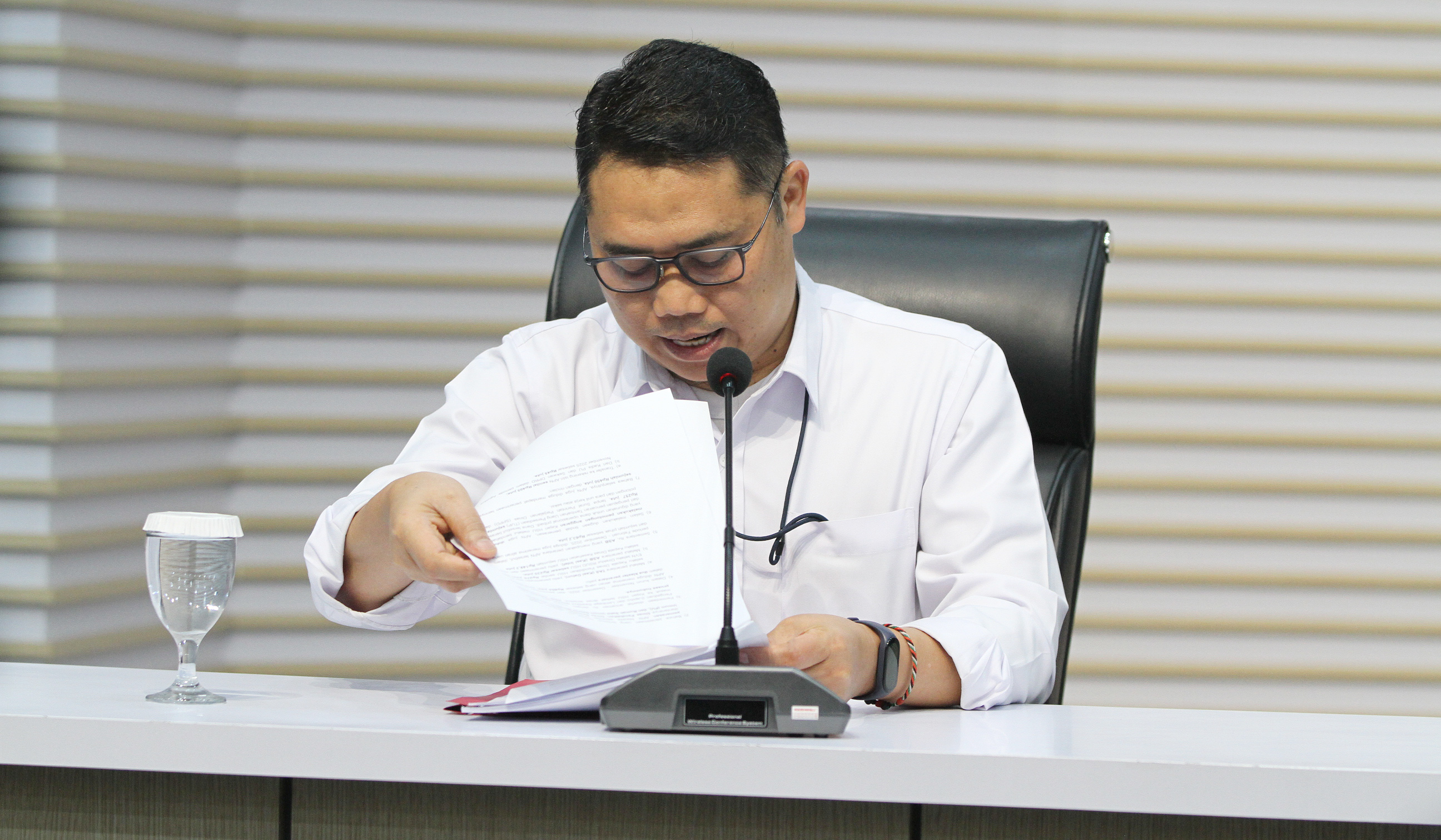 Konferensi pers penahanan pejabat Kejari. (Agus Priatna/SinPo.id)