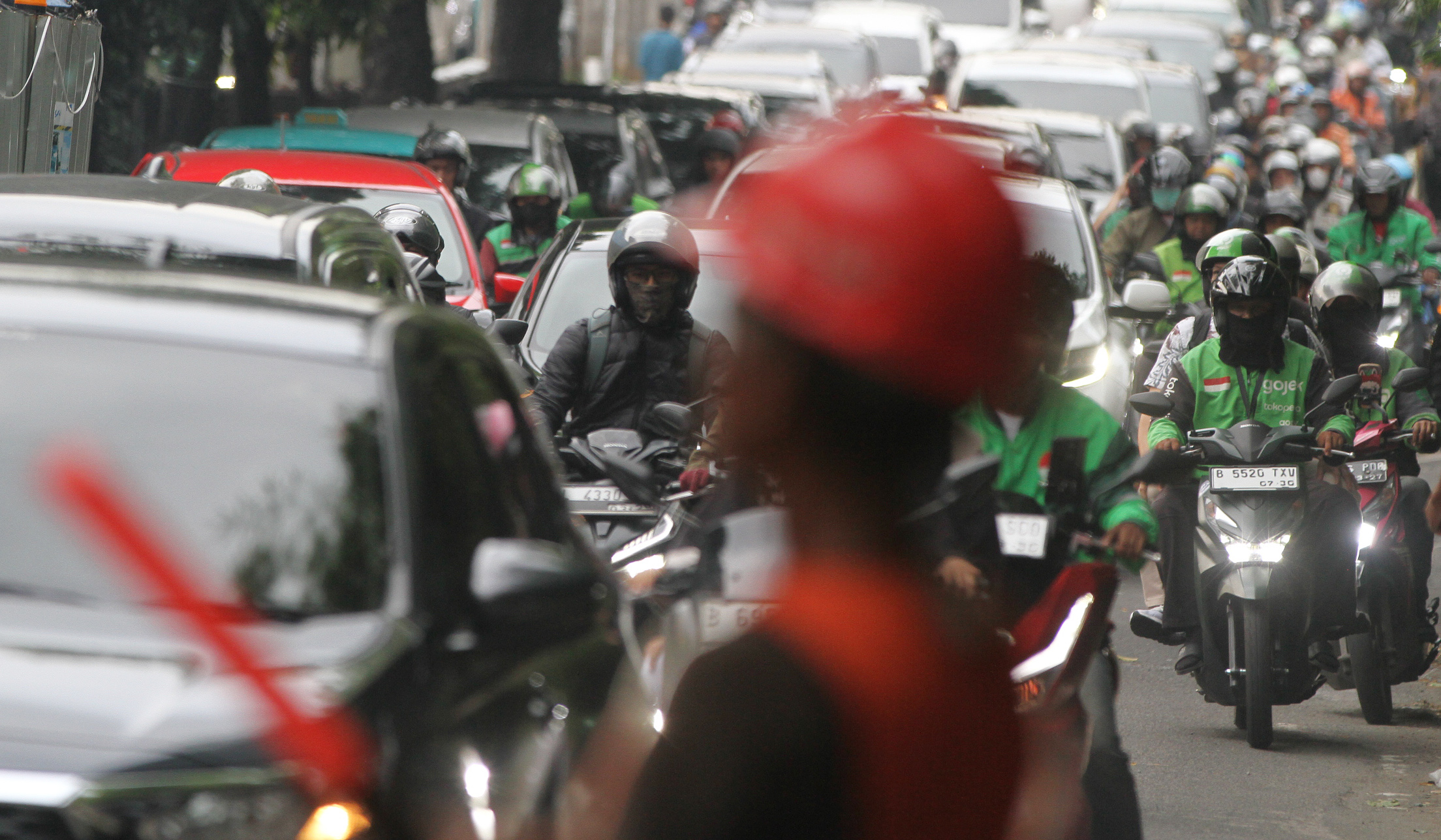 Kemacetan di jalan TB Simatupang. (Agus Priatna/SinPo.id)