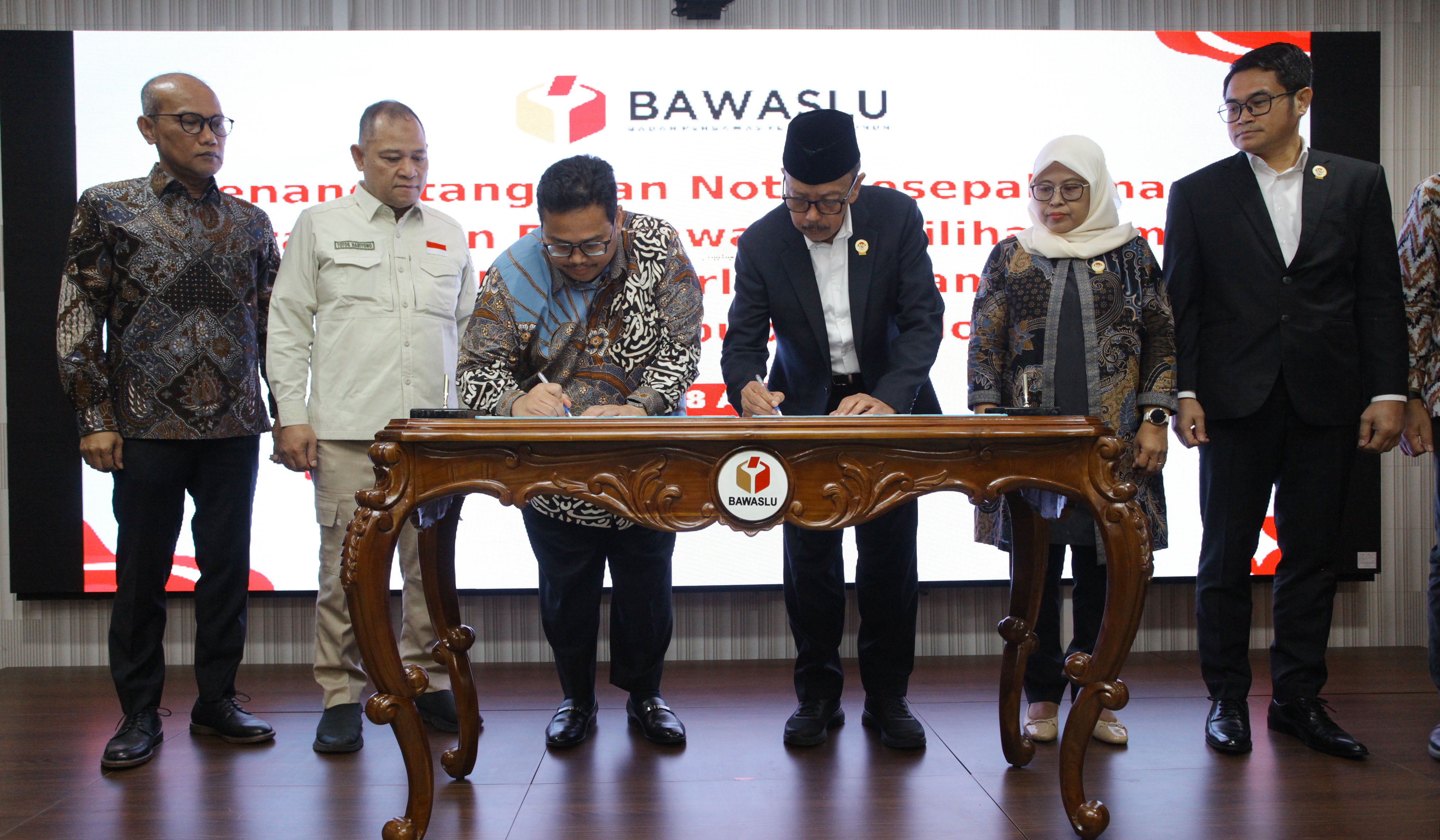 Penandatanganan nota kesepahaman Bawaslu-LPSK. (Agus Priatna/SinPo.id)