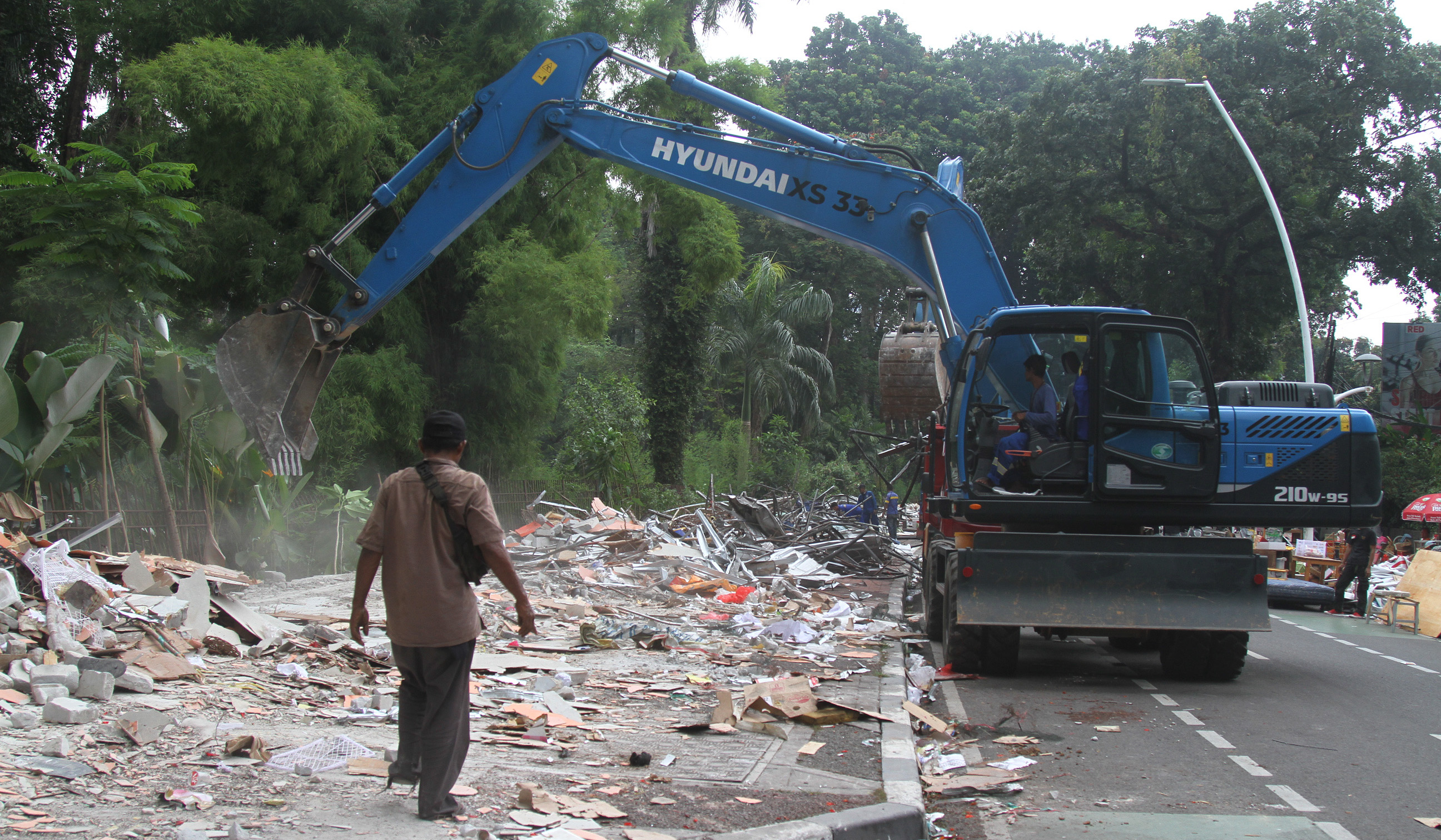 Penertiban Pasar Barito. (Agus Priatna/SinPo.id)