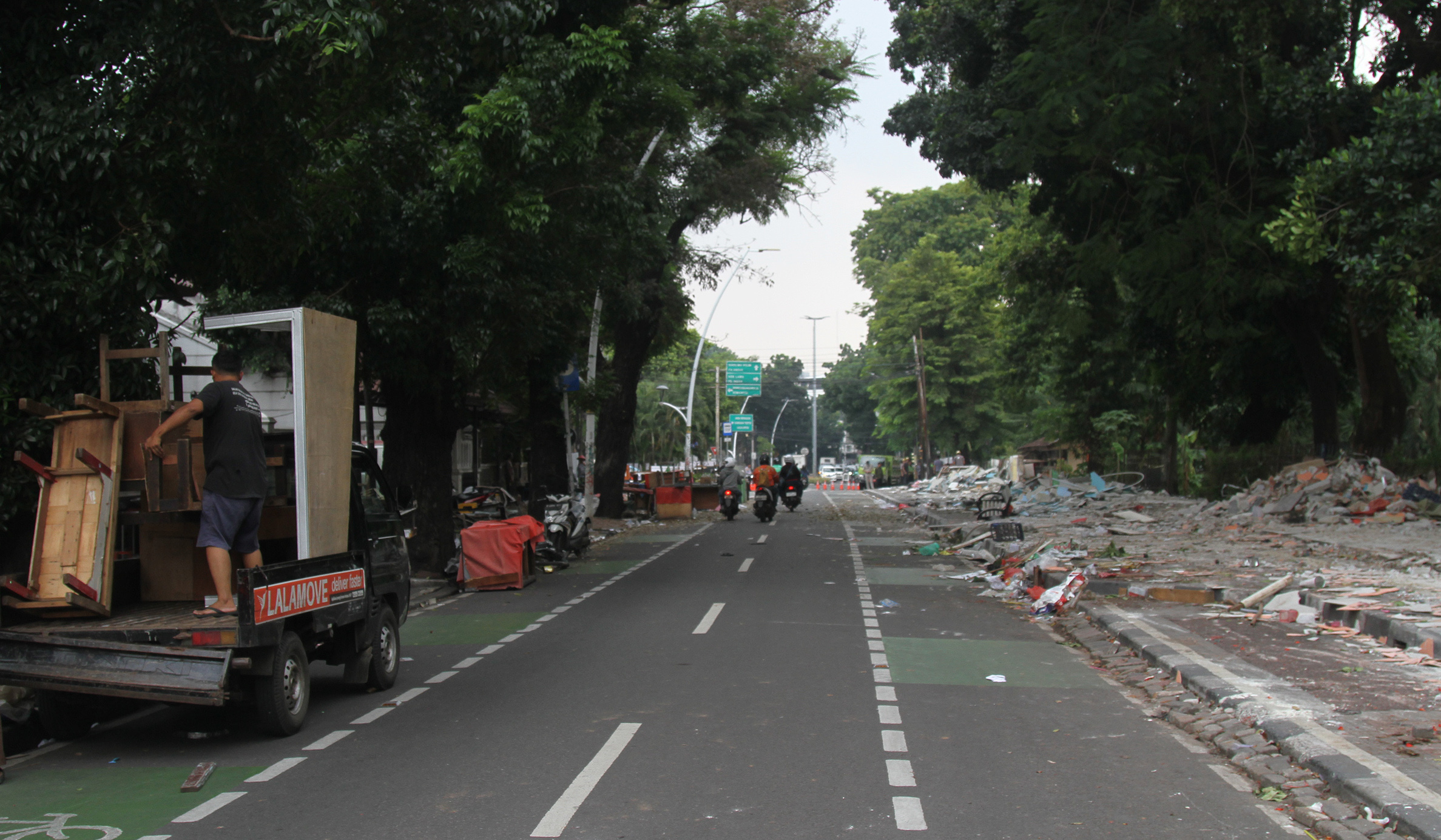 Penertiban Pasar Barito. (Agus Priatna/SinPo.id)